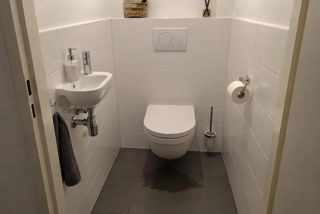 Lekdetectie Meppel – natte vloer bij een toilet